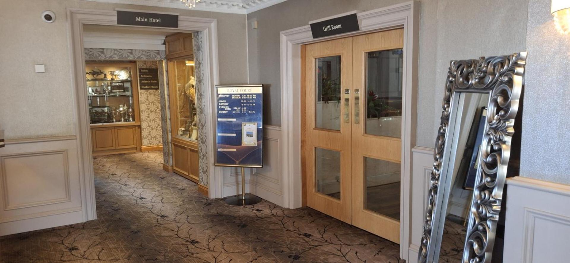 Royal Court Hotel Portrush Ngoại thất bức ảnh